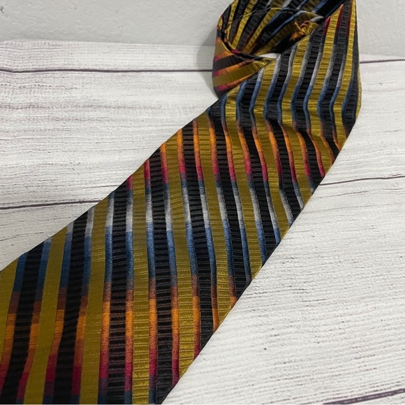 Roundtree & Yorke 100% Silk Tie Gold Multicolored Striped Mens Classic - Picture 2 of 8